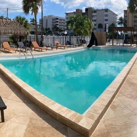 Holiday Isles Resort Madeira Beach Bagian luar foto