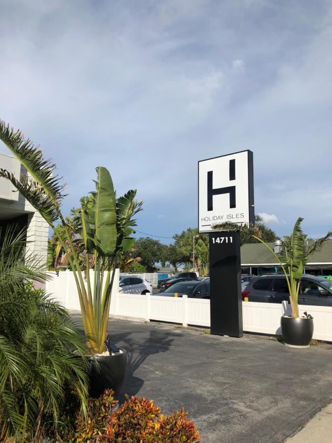 Holiday Isles Resort Madeira Beach Bagian luar foto