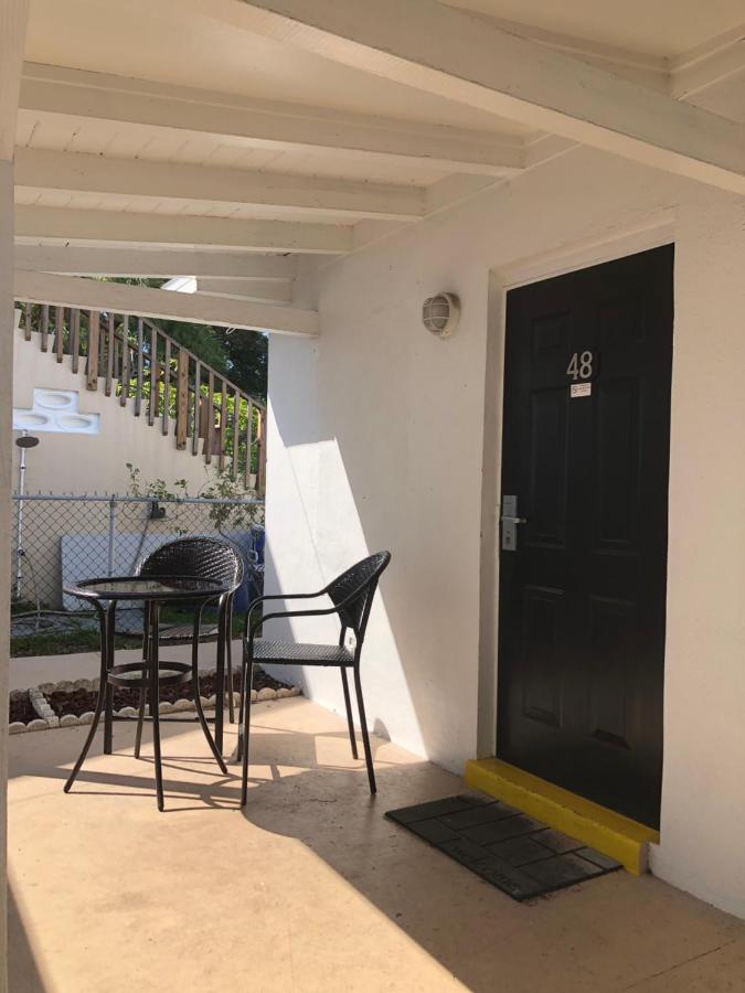 Holiday Isles Resort Madeira Beach Bagian luar foto