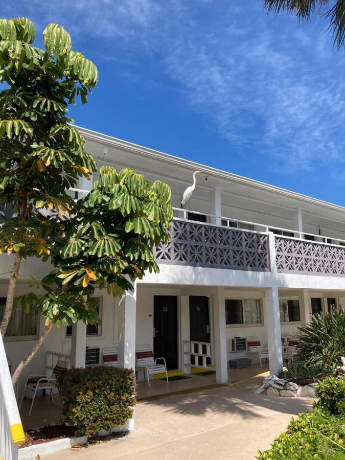 Holiday Isles Resort Madeira Beach Bagian luar foto