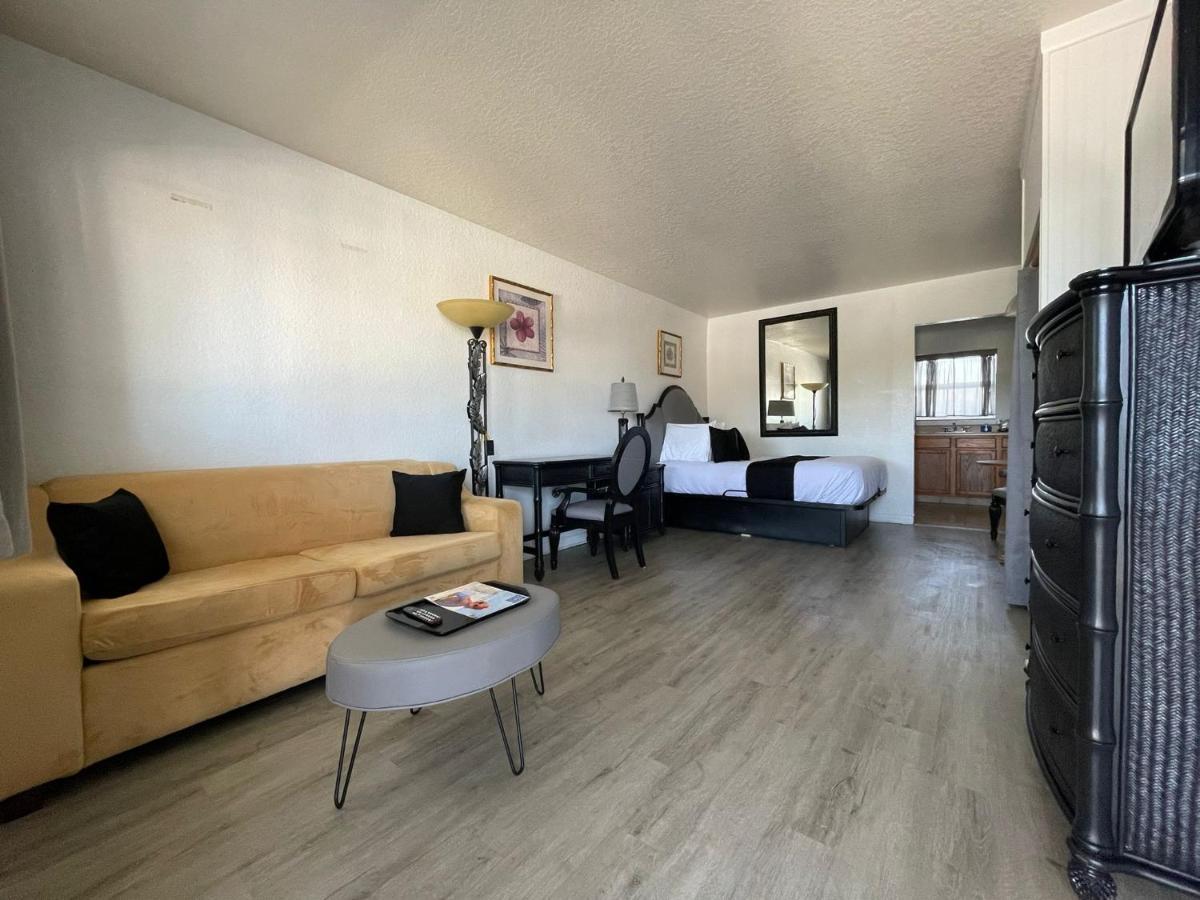 Holiday Isles Resort Madeira Beach Bagian luar foto