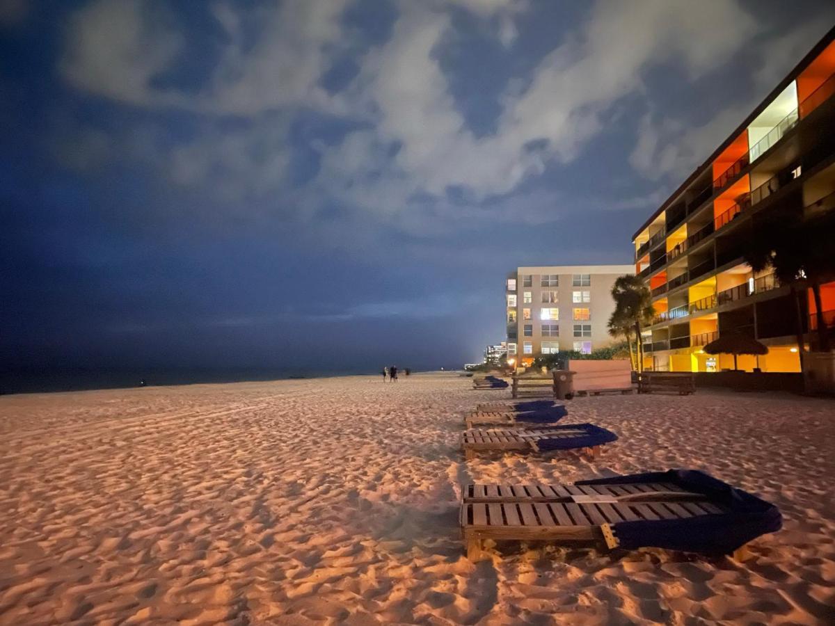 Holiday Isles Resort Madeira Beach Bagian luar foto