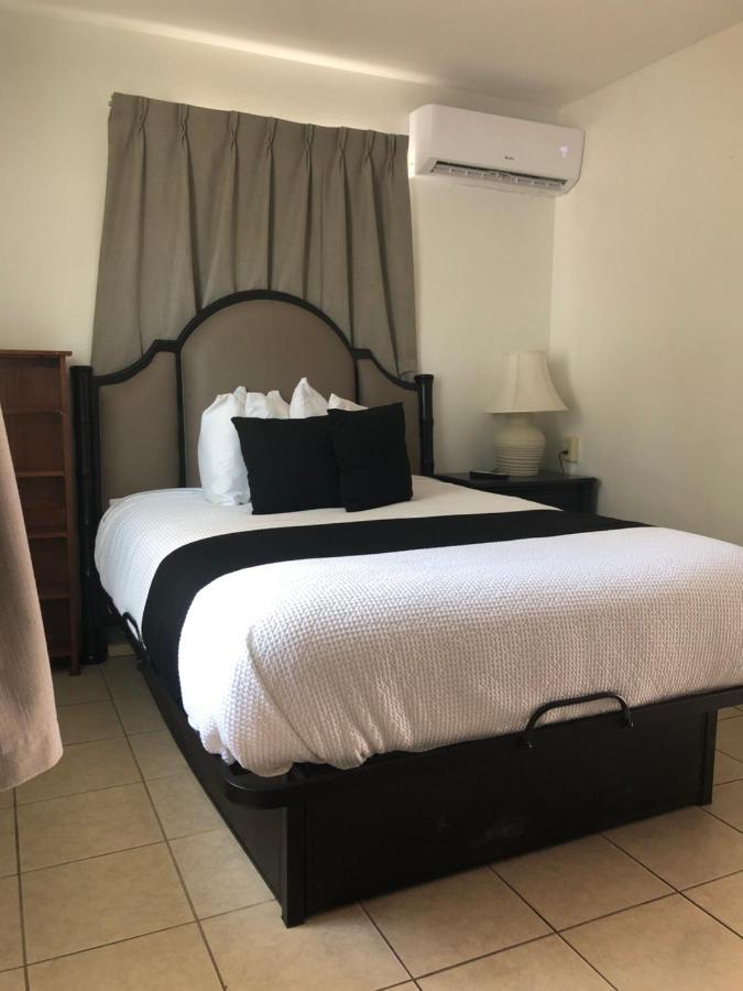 Holiday Isles Resort Madeira Beach Bagian luar foto