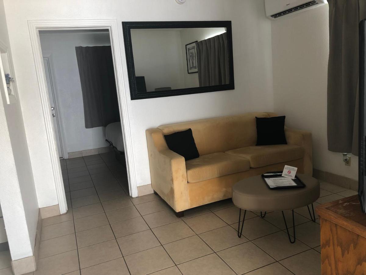 Holiday Isles Resort Madeira Beach Bagian luar foto