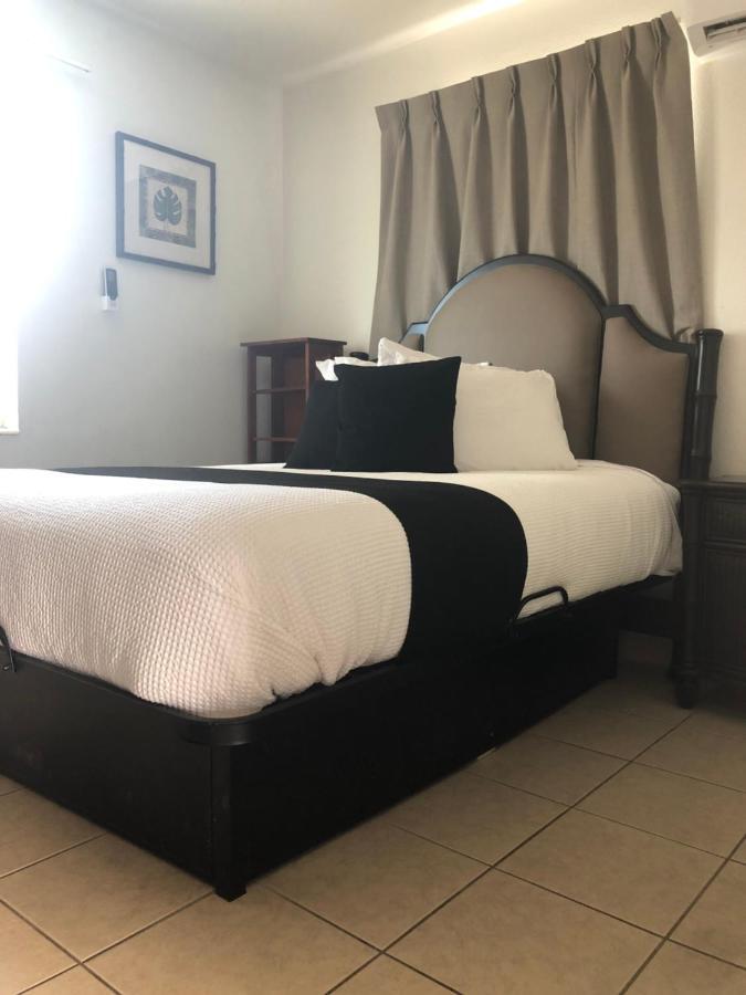 Holiday Isles Resort Madeira Beach Bagian luar foto