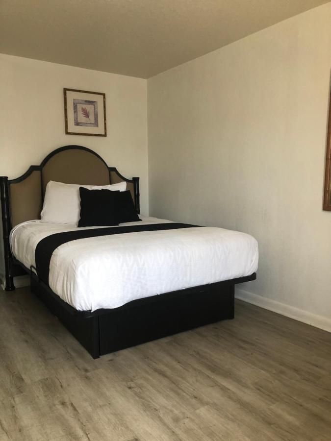 Holiday Isles Resort Madeira Beach Bagian luar foto