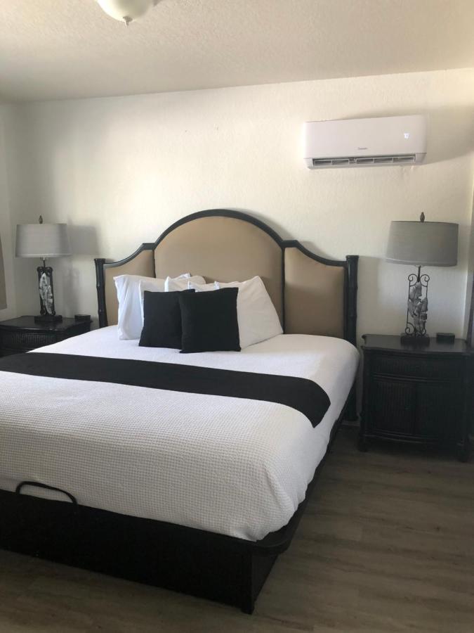 Holiday Isles Resort Madeira Beach Bagian luar foto