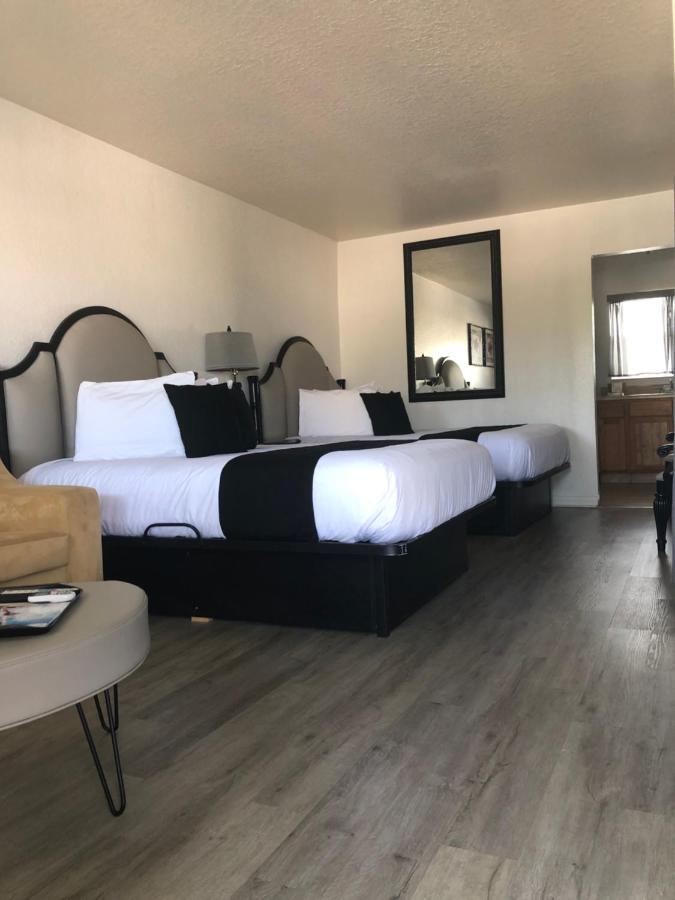 Holiday Isles Resort Madeira Beach Bagian luar foto