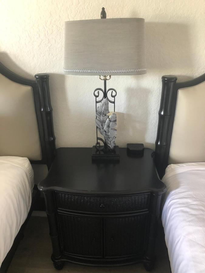 Holiday Isles Resort Madeira Beach Bagian luar foto