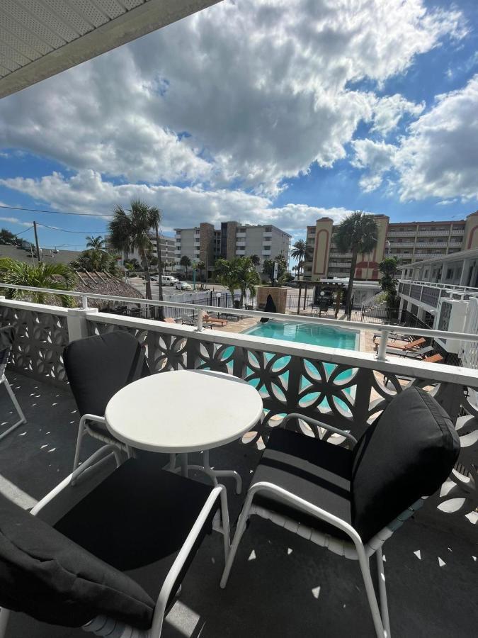 Holiday Isles Resort Madeira Beach Bagian luar foto