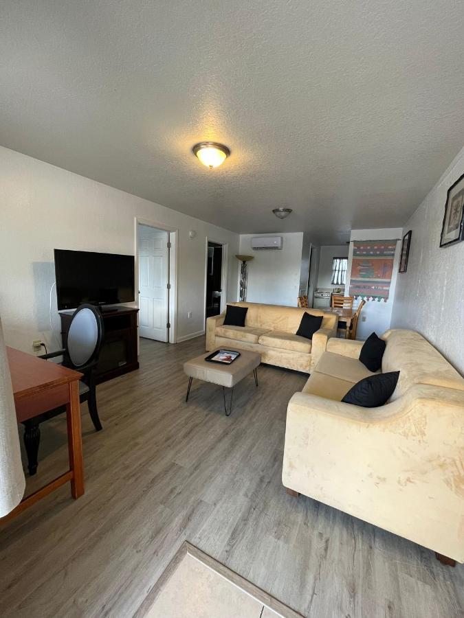 Holiday Isles Resort Madeira Beach Bagian luar foto