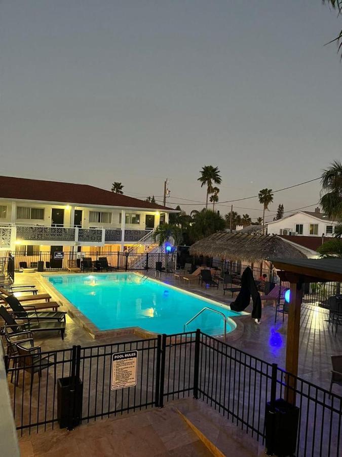 Holiday Isles Resort Madeira Beach Bagian luar foto