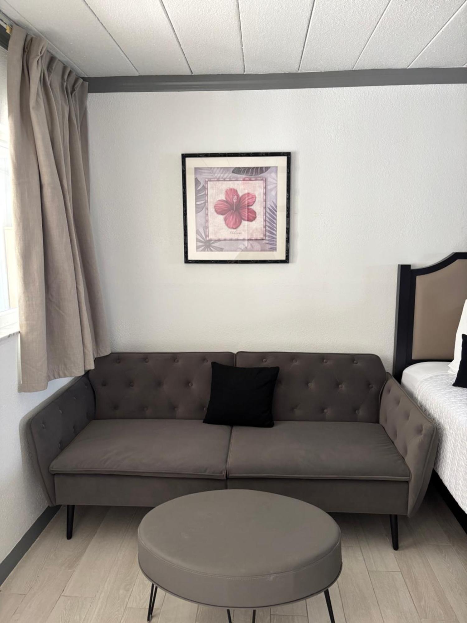 Holiday Isles Resort Madeira Beach Bagian luar foto