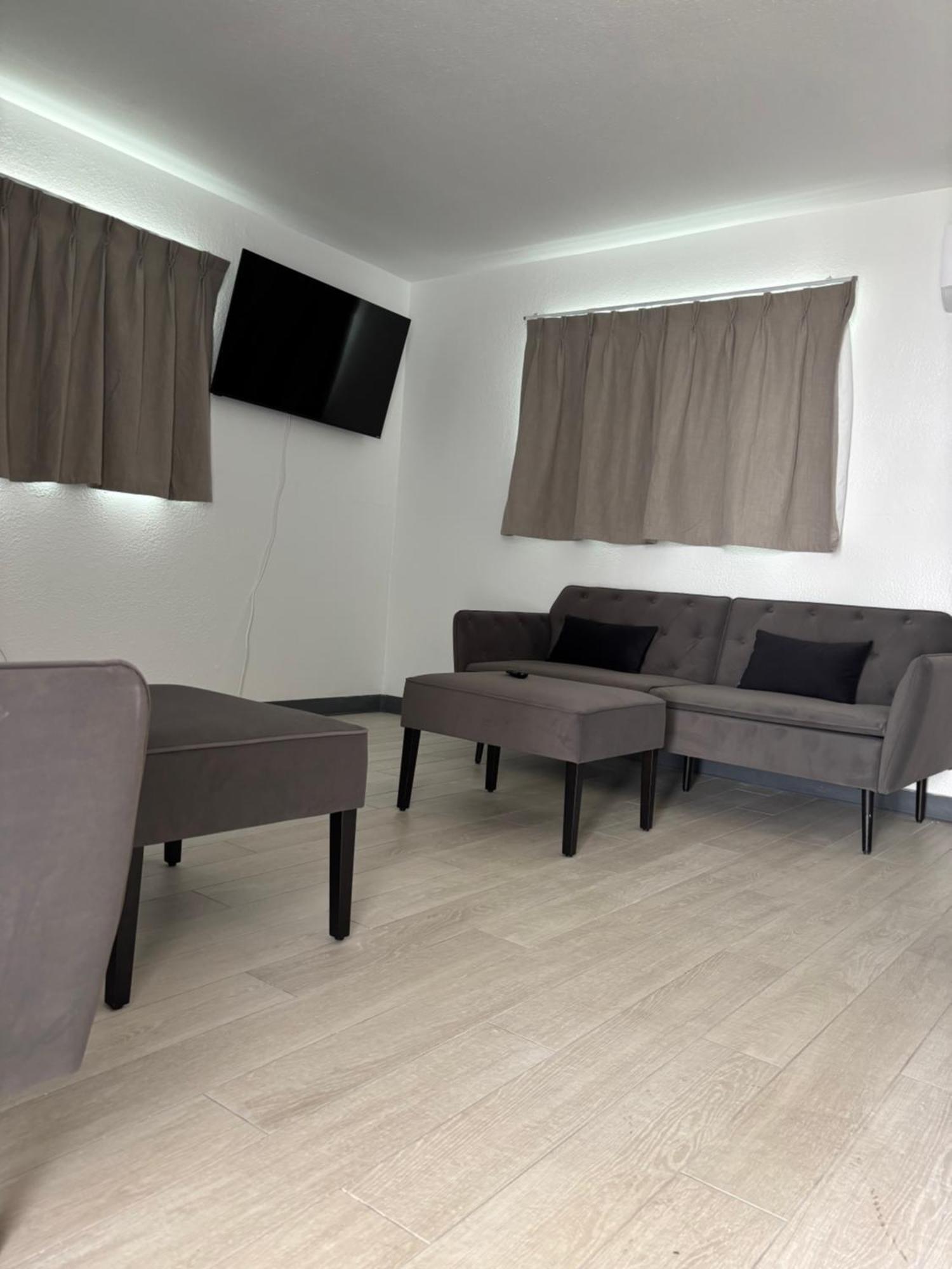 Holiday Isles Resort Madeira Beach Bagian luar foto