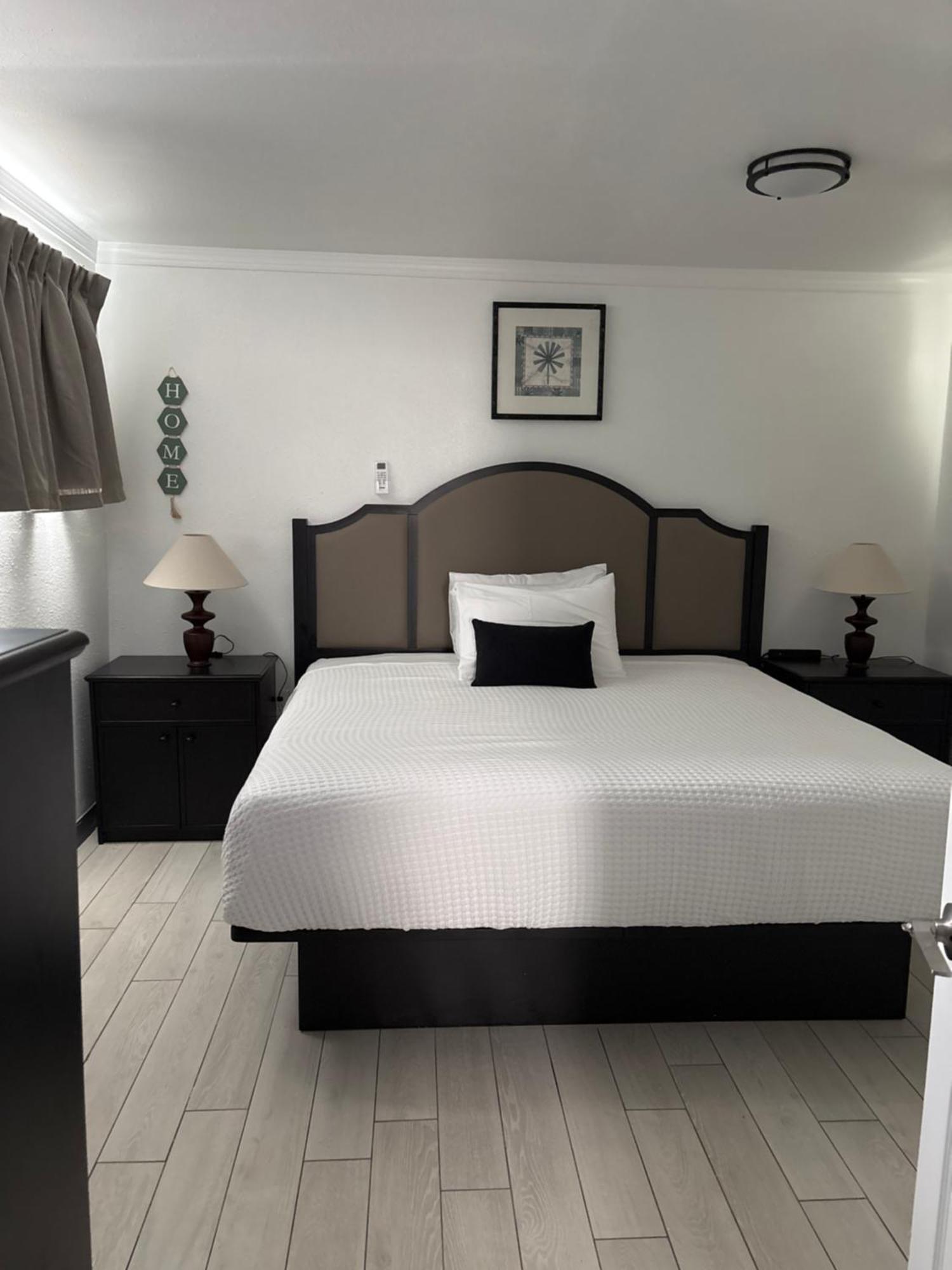 Holiday Isles Resort Madeira Beach Bagian luar foto