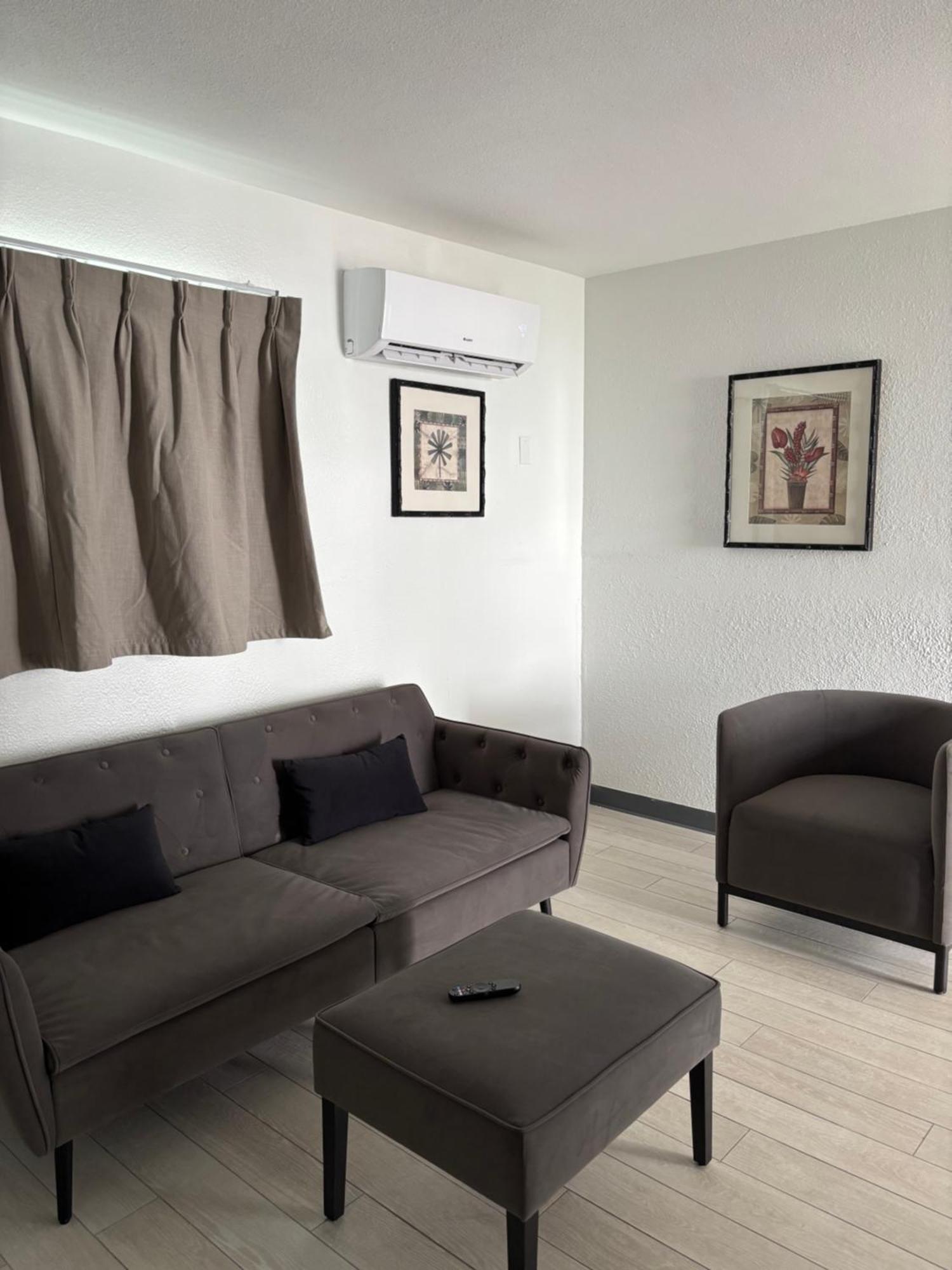 Holiday Isles Resort Madeira Beach Bagian luar foto